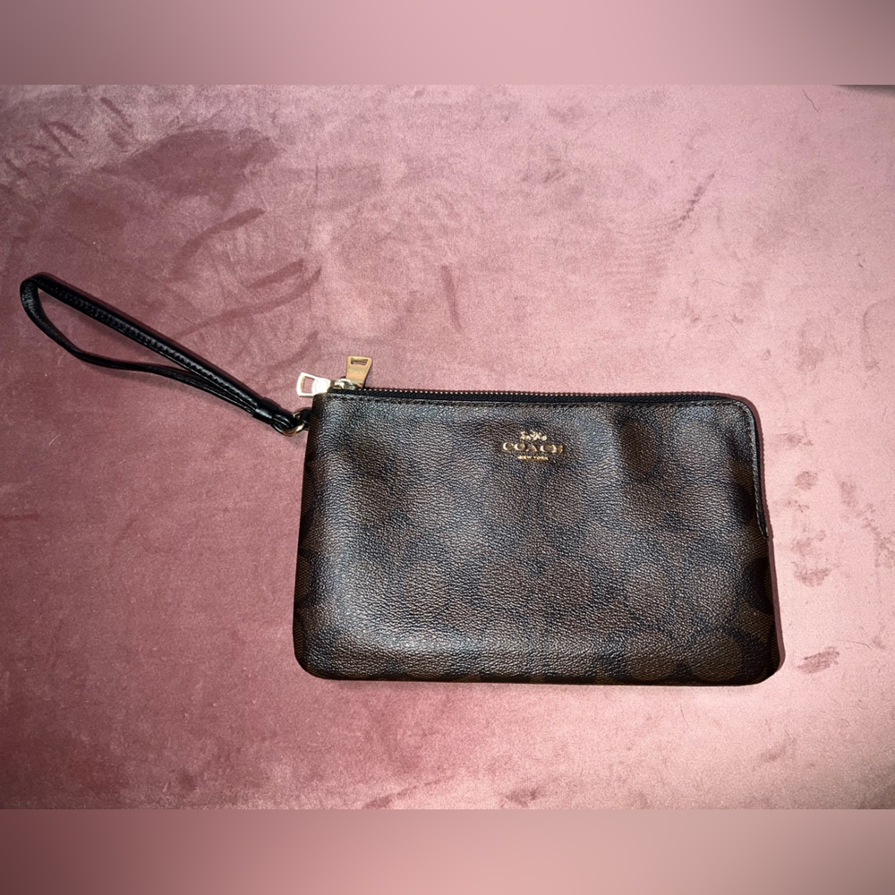 Coach wristlet wallet